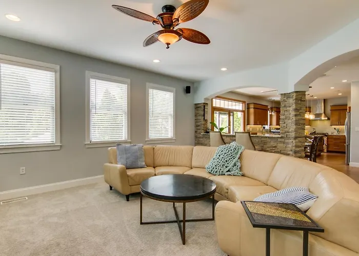 Walk To Beach! Group-friendly Ocean Getaway Ocean Stadt