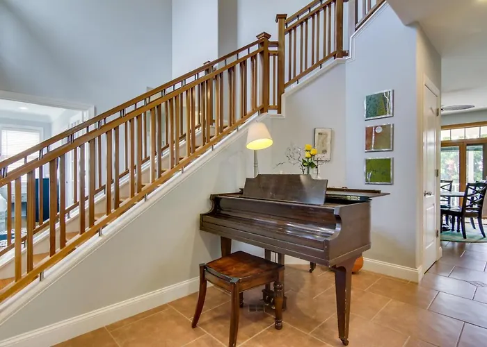 Walk To Beach! Group-friendly Ocean Getaway Ferienhaus *