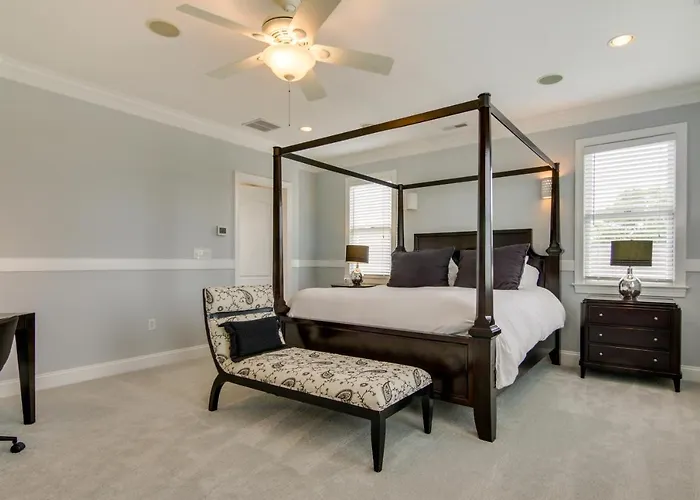 Walk To Beach! Group-friendly Ocean Getaway Ferienhaus *