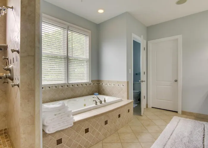 Ferienhaus Walk To Beach! Group-friendly Ocean Getaway Ocean Stadt