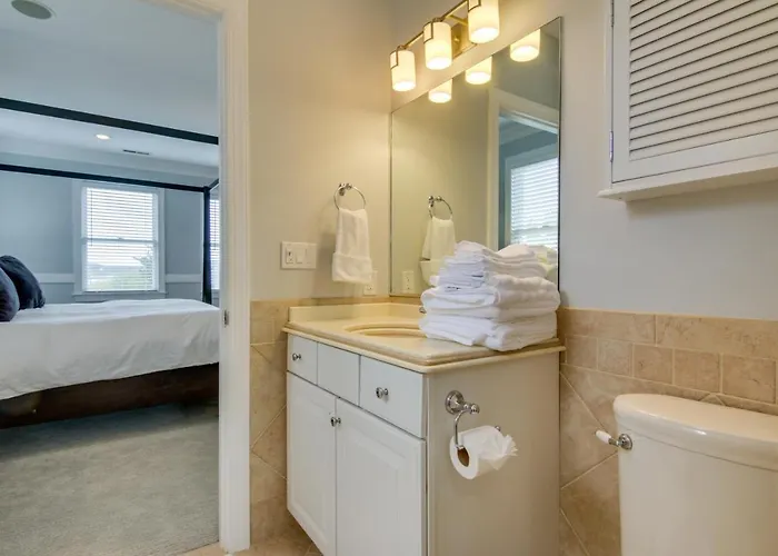 Walk To Beach! Group-friendly Ocean Getaway Ocean Stadt