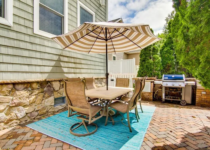 Walk To Beach! Group-friendly Ocean Getaway Ocean Stadt