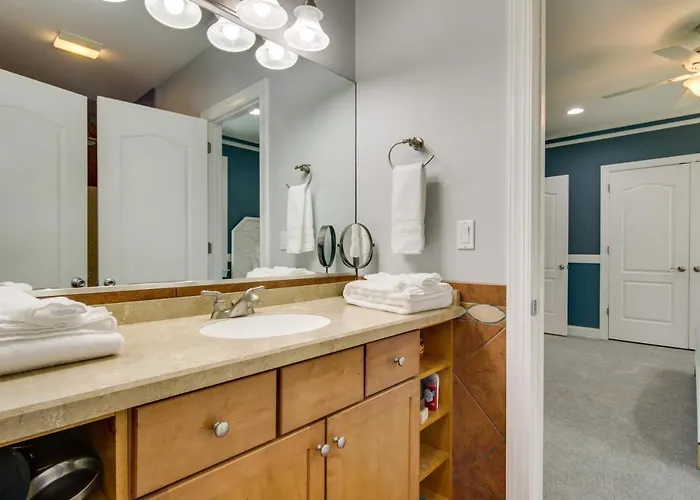 Ferienhaus Walk To Beach! Group-friendly Ocean Getaway