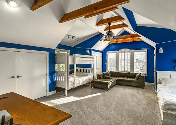 Ferienhaus Walk To Beach! Group-friendly Ocean Getaway *