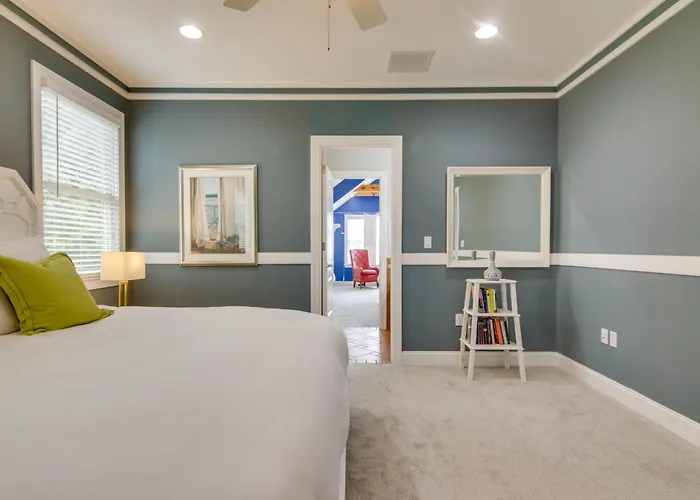 Ferienhaus Walk To Beach! Group-friendly Ocean Getaway *